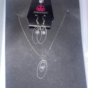 Paparazzi set earrings and necklace